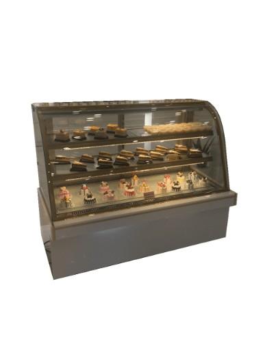 Tủ trưng bày bánh kem giúp bạn có thể dễ dàng bảo quản được những chiếc bánh thơm ngon